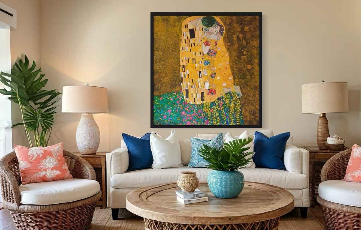 Reproducción de "El beso" de Gustav Klimt, en decoración