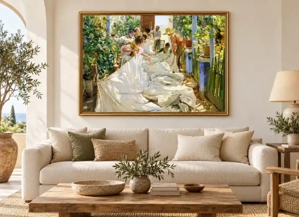 Reproducción de Cosiendo la vela de Sorolla con marco en un salón