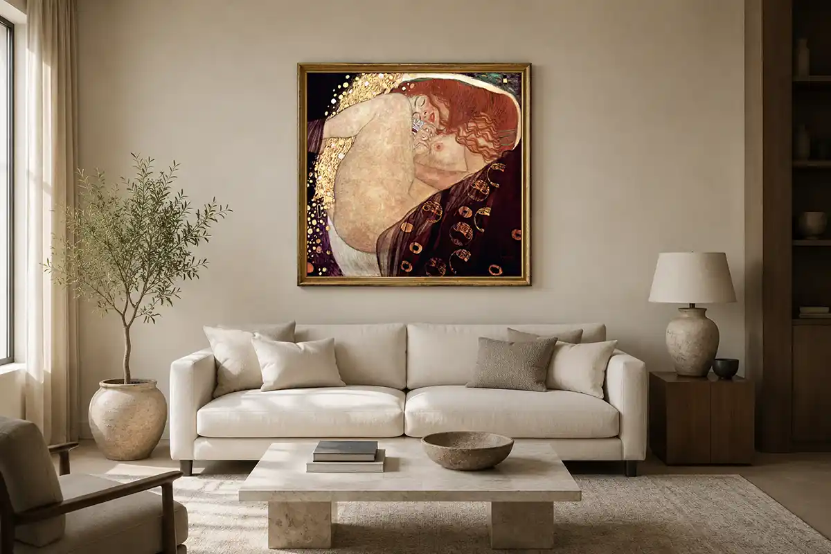 Danae de Gustav Klimt con marco en el salón